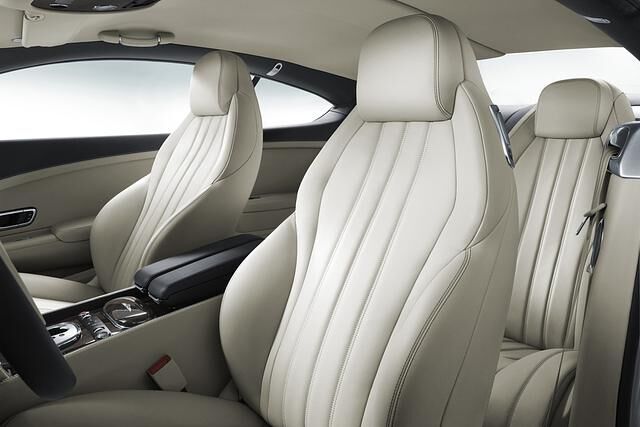Das \"Cobra\"-Motiv der Sitzanlage wirkt ungewöhnlich sportiv, Foto: Bentley