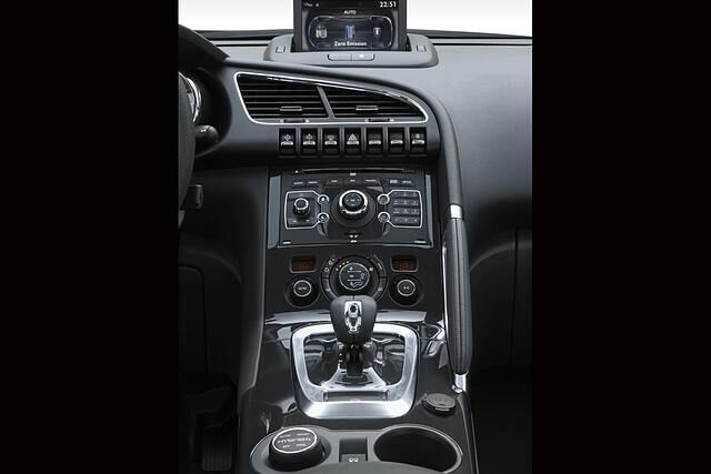 Mit reinem Gewissen sparsam ins Gelände: Peugeot 3008 Hybrid4, Foto: Peugeot