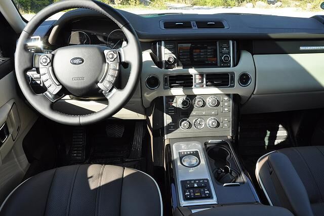 Reine Architektur: Die Armaturentafel des Range Rover