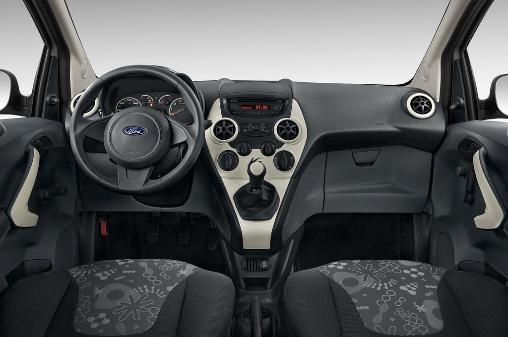 Ford Ka (Baujahr 2010) Concept 3 Türen Cockpit und Innenraum