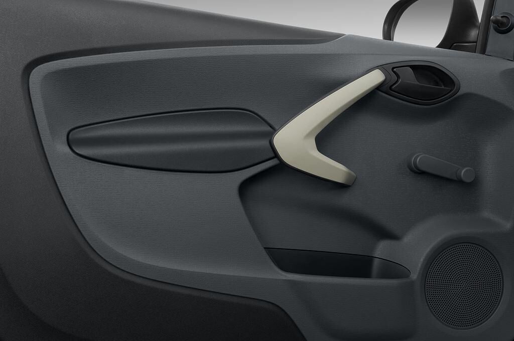Ford Ka (Baujahr 2010) Concept 3 Türen Bedienungselemente Tür