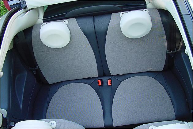 Im Fond haben zwei Personen Platz - der 500C ist wie der 500 ein Viersitzer