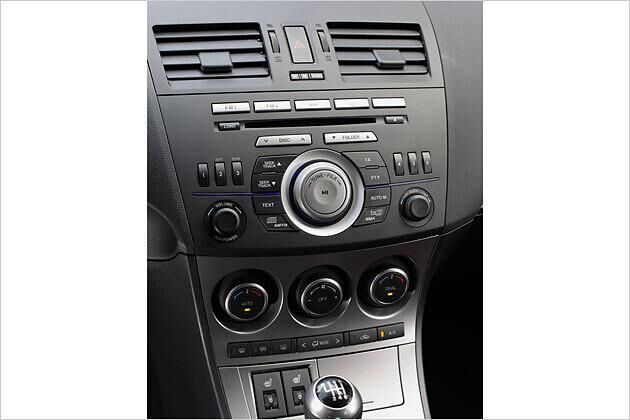 Audiosystem und Klimaautomatik gehören zur Serienausstattung