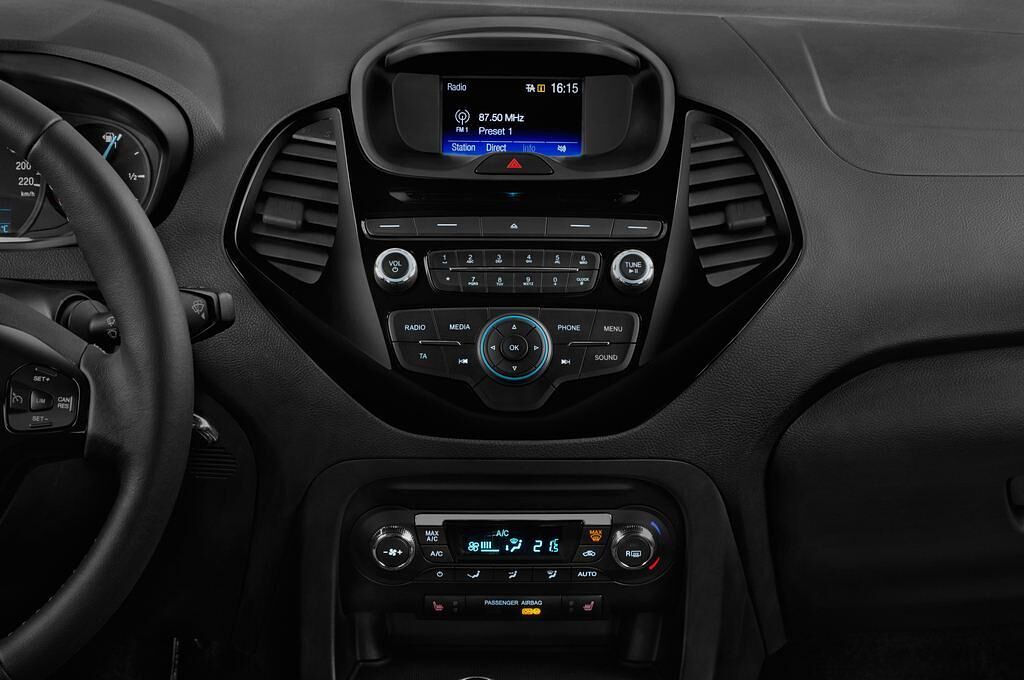 Ford Ka+ (Baujahr 2017) Cool & Sound 5 Türen Mittelkonsole