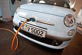 Elektromobilität - Bosch/Samsung liefert Batterien für Fiat 500EV