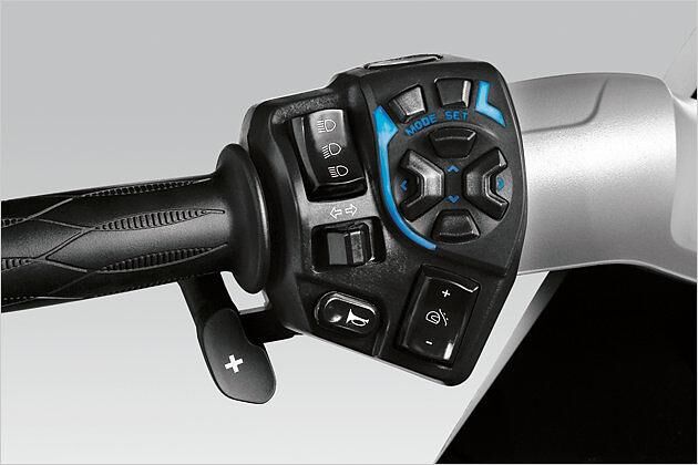 Durch Drücken des Schalters mit dem "+" schaltet die Halbautomatik hoch
