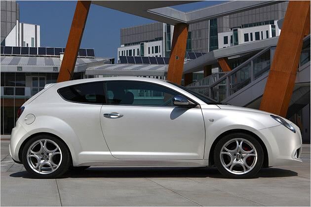 Der 4,06 Meter lange MiTo basiert auf dem Fiat Grande Punto
