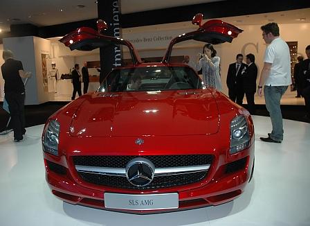 Tempo 300 plus: SLS AMG