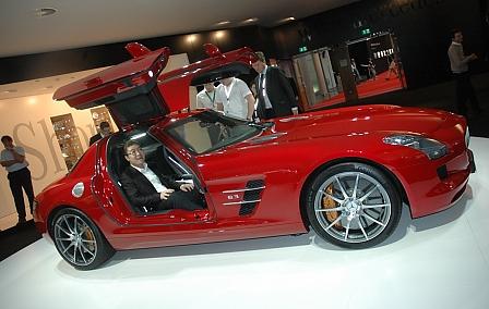 Tempo 300 plus: SLS AMG