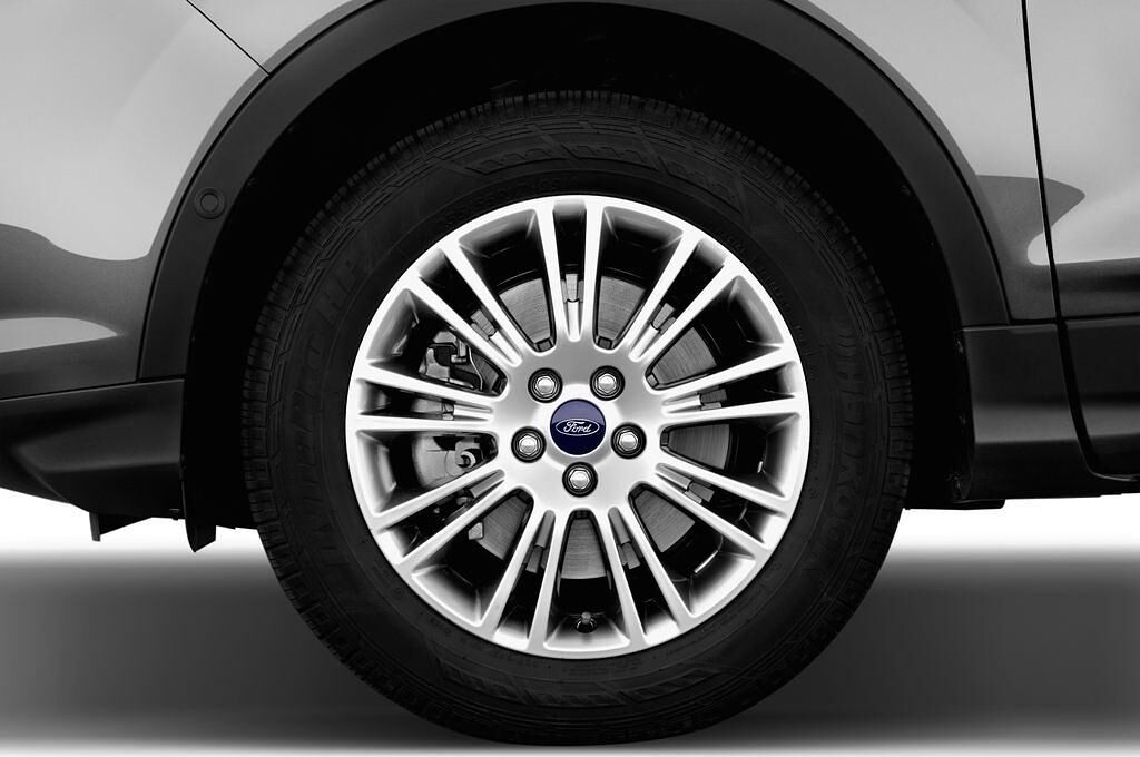 Ford Kuga (Baujahr 2013) Trend 5 Türen Reifen und Felge