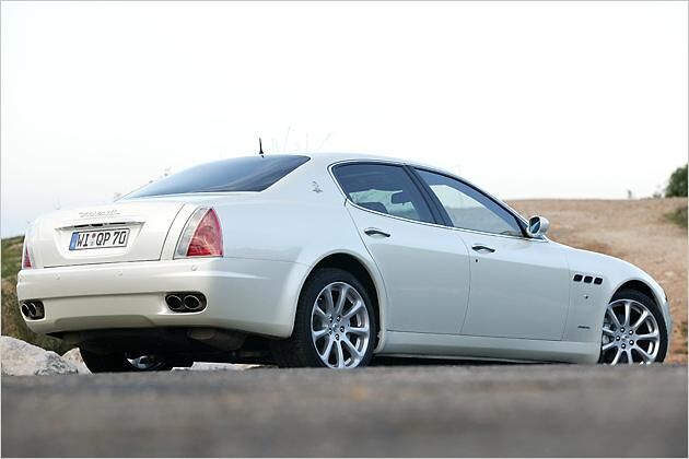 Die Karrosserie des Quattroporte hat kaum Ecken und Kanten