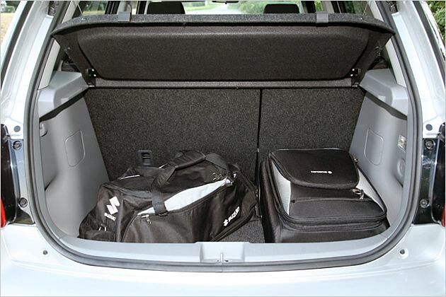 In der Grundstellung der Rücklehnen passen maximal 270 Liter Gepäck in den Kofferraum