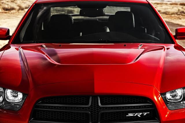 Unter der Haube tobt ein 6,4-Liter-Hemi-V8