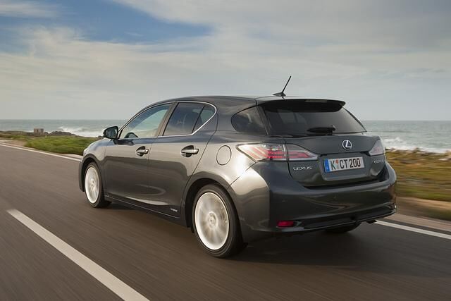 Beim Antriebsstrang setzten die Entwickler auf die Technik aus dem Toyota Prius und Auris Hybrid