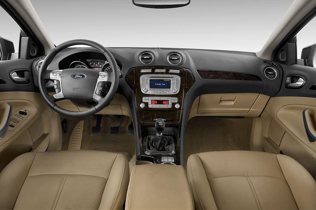 Ford Mondeo (Baujahr 2010) Ghia 5 Türen Cockpit und Innenraum