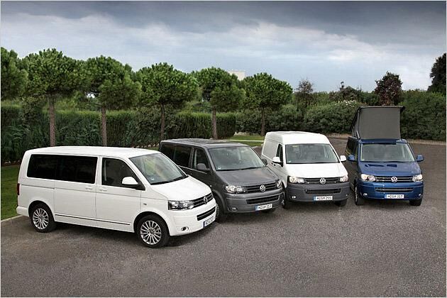 Die neue T5-Familie im Überblick: Multivan, Caravelle, Transporter und California (von links)