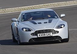 Aston Martin Vantage V12 - Streckenposten