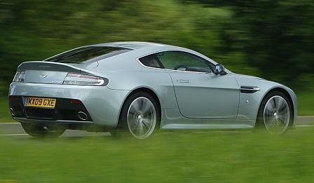 Aston Martin Vantage V12 - Streckenposten