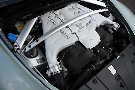 Aston Martin Vantage V12 - Streckenposten