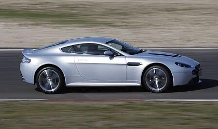 Aston Martin Vantage V12 - Streckenposten