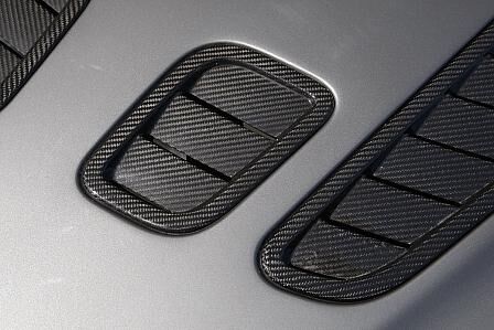 Aston Martin Vantage V12 - Streckenposten