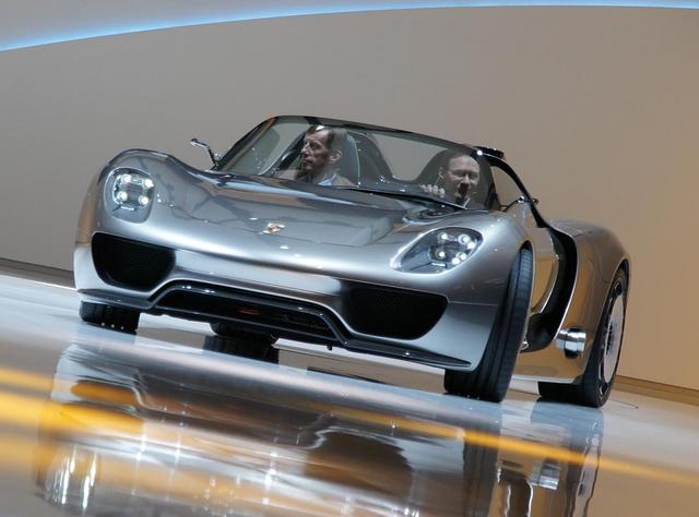 Porsche 918 Spyder: Plug-In-Hybrid mit Rennsporttechnik, Foto: Matthias Knödler/SP-X