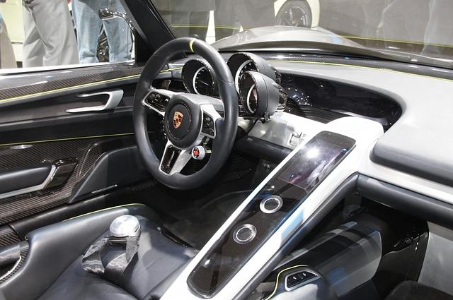 Porsche 918 Spyder: Plug-In-Hybrid mit Rennsporttechnik, Foto: Matthias Knödler/SP-X
