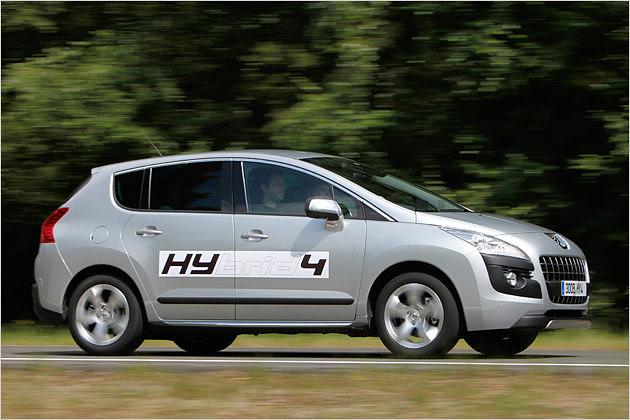 Ein 163-PS-Diesel treibt die Vorderachse an, ein Elektromotor die Hinterachse