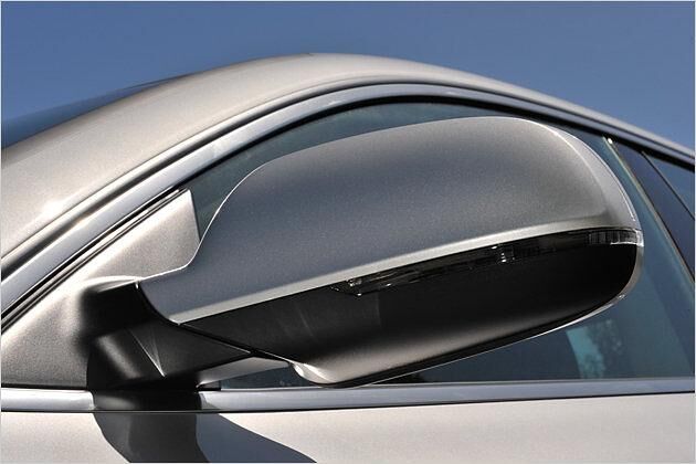 In den Außenspiegeln gibt es Blinkleuchten