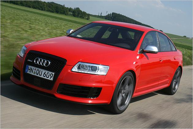 Große Lüftungsöffnungen unter den Scheinwerfern: Der Audi RS6