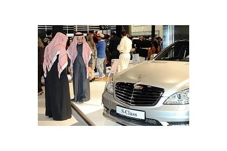 Großaktionär Abu Dhabi trennt sich von Daimler-Anteilen Großaktionär Abu Dhabi trennt sich von Daimler-Anteilen