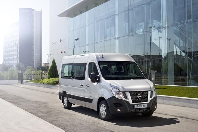 Neben dem Kastenwagen ist ein Kombi im Angebot