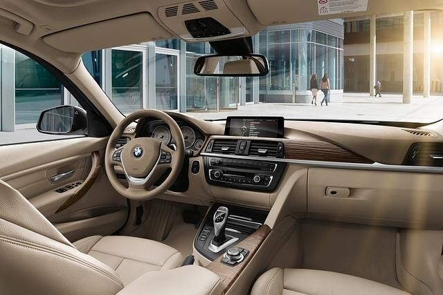 Das Cockpit unterscheidet sich nicht von den anderen 3er-Varianten