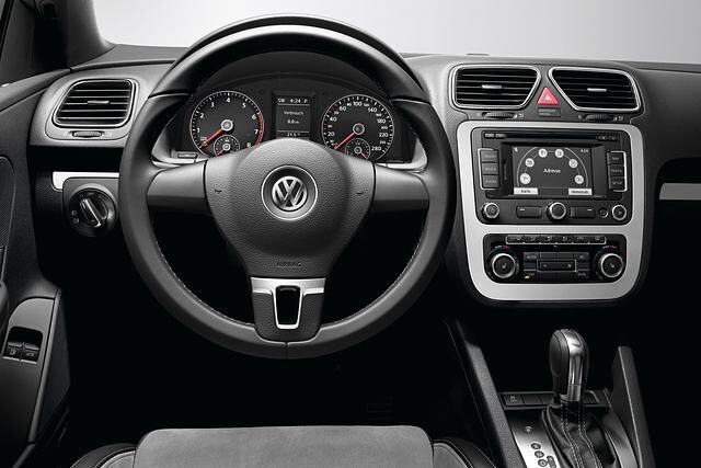 Der Eos „Sport & Style“ bietet unter anderen Navigationssystem und Klimaautomatik