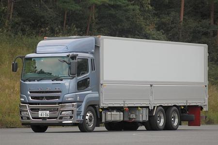 Fuso Diesel-Hybrid - Sparen auf der Autobahn Fuso Diesel-Hybrid - Sparen auf der Autobahn