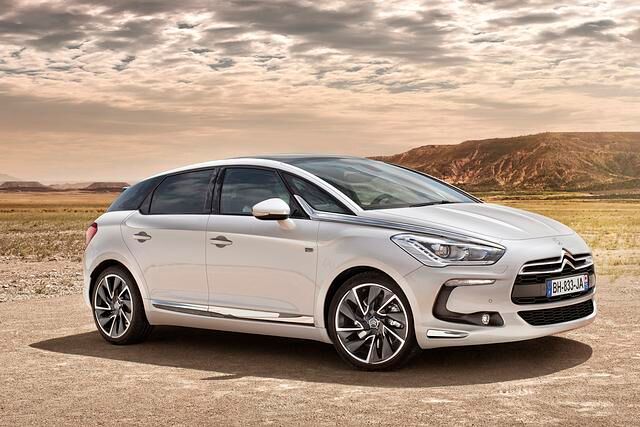 Mit dem kleinen Benziner (115 kW/155 PS) unter der Haube ist der DS5 ab 29.700 Euro zu haben