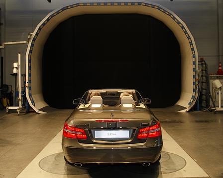 Mercedes-Benz E-Klasse Cabriolet im Windkanal