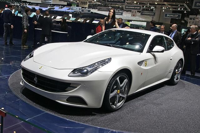 Allradantrieb und neuartiges Heckdesign: Ferrari verlässt ausgetretene Pfade