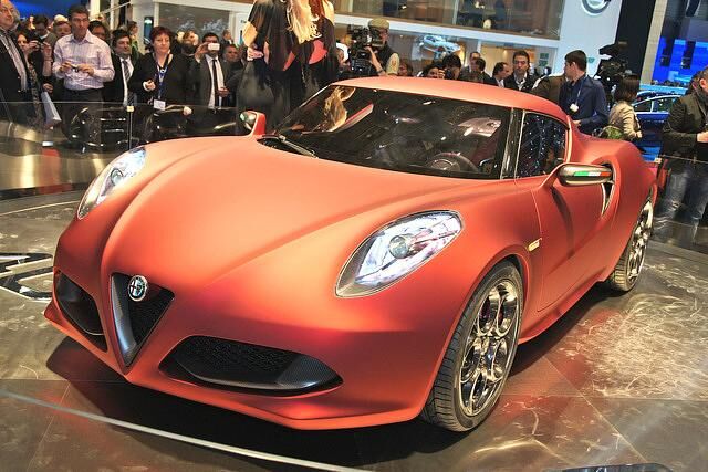 Optisch orientiert sich der Neue am größeren Alfa 8C