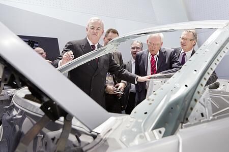 Neugieriger VW-Chef - Winterkorn prüft Mercedes SL