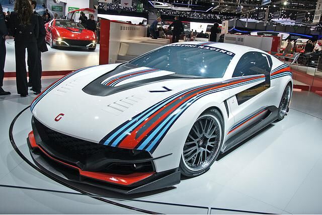 Italdesign-Giugiaro zeigt mit dem viersitzigen Sportwagen Brivido wohin es künftig bei der Bordelektronik geht