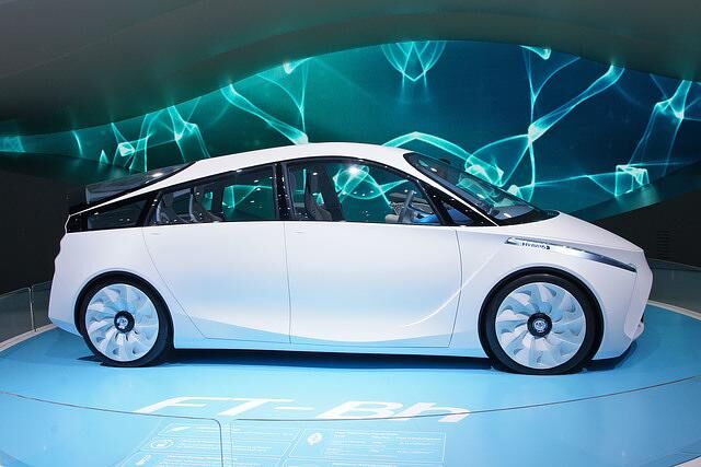Im Zusammenspiel mit einer Leichtbau-Karosserie sollen so Verbrauchswerte deutlich unterhalb der aktuellen Vierzylinder-Hybridte