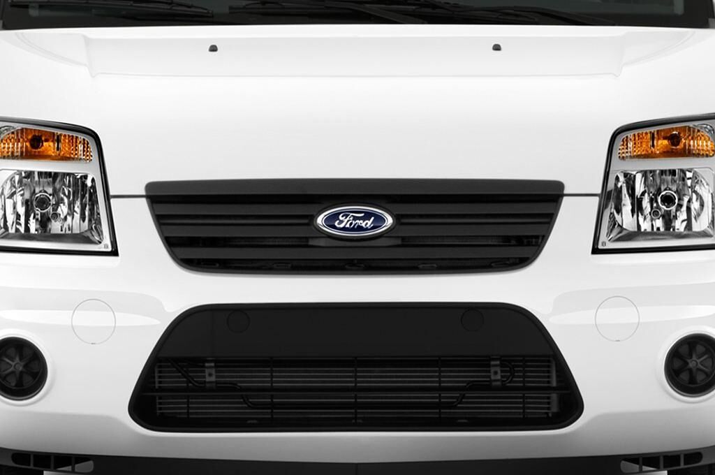 Ford Transit Connect Van (Baujahr 2013) Trend 5 Türen Kühlergrill und Scheinwerfer