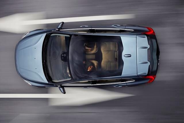 Anders als im C30 haben auch die Fondpassagiere im V40 Platz