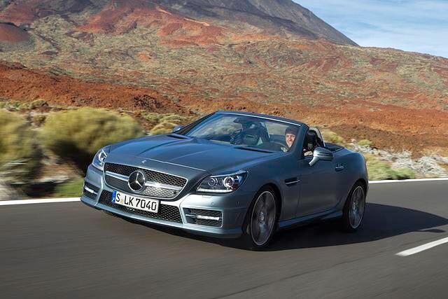Command online bietet einen Internetzugang und ein Notrufsystem für die C- und E-Klasse sowie den Roadster SLK