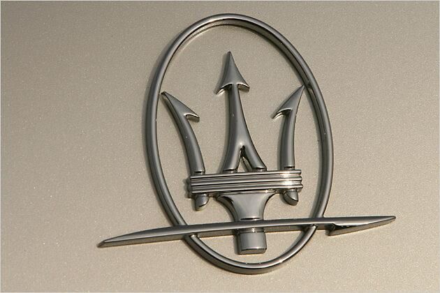 Der Dreizack ist das Firmenlogo von Maserati