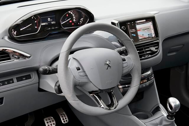 Deutlich umgestaltet wurde das Cockpit