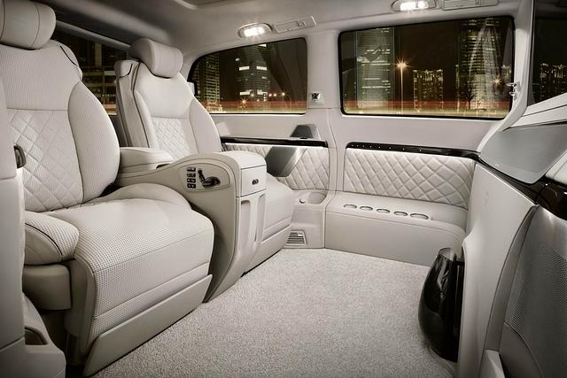 Wo sonst bis zu sechs Personen sitzen, ist im Showcar nur Platz für zwei