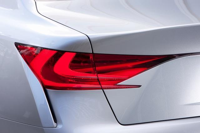 Lexus gibt mit der Hybrid-Konzeptstudie LF-Gh einen Ausblick auf das künftige Design der Marke