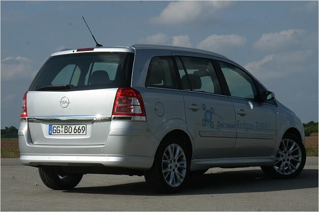 Klar: Die großen Rückleuchten des Opel Zafira